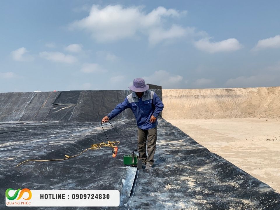 Chọn mua màng chống thấm HDPE, thi công bạt HDPE chọn Môi Trường Quang Phúc