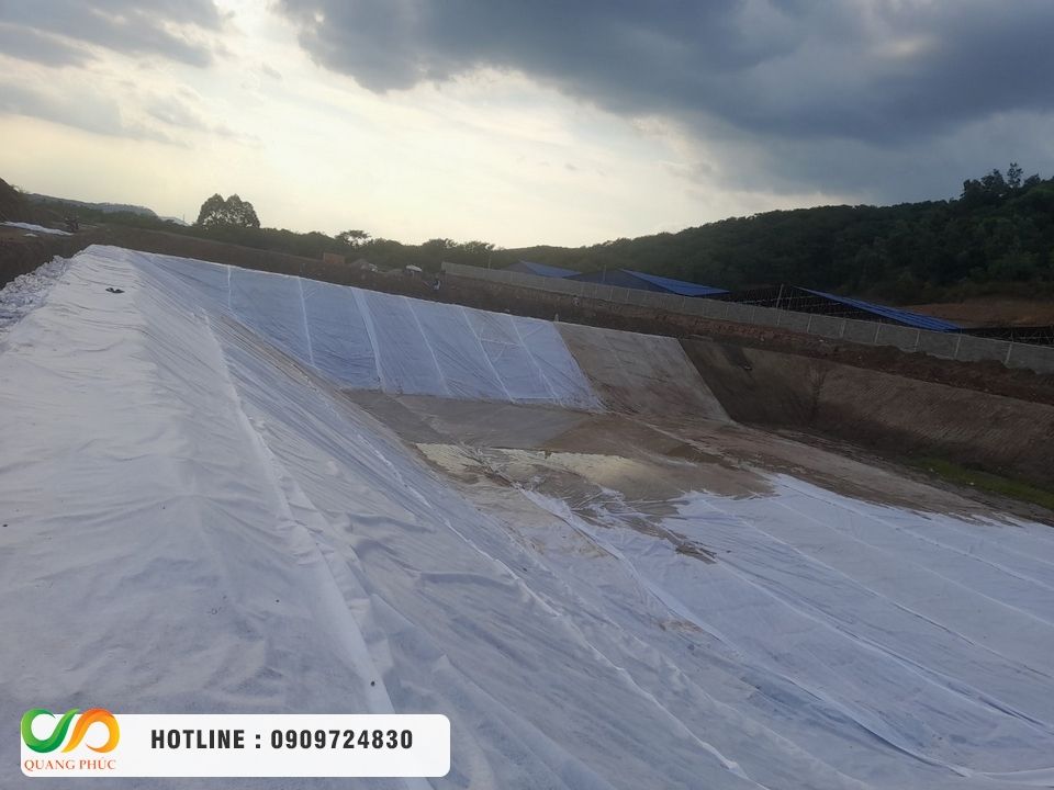 Chọn mua màng chống thấm HDPE, thi công bạt HDPE chọn Môi Trường Quang Phúc