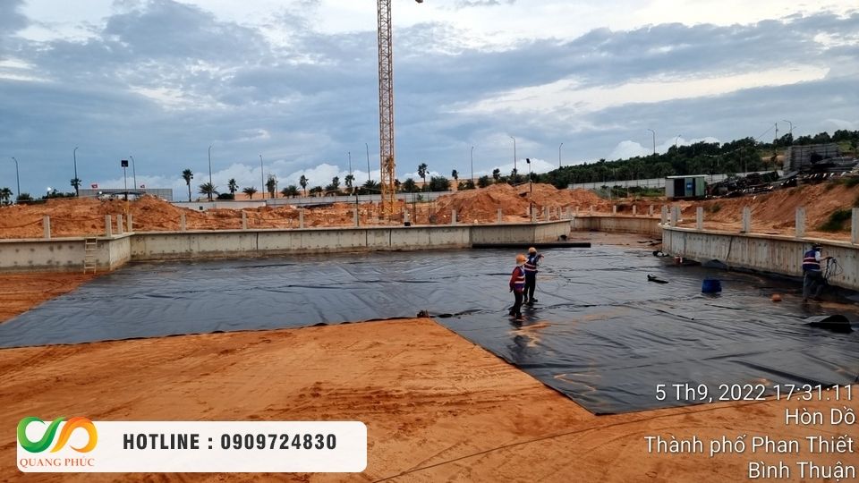 Chọn mua màng chống thấm HDPE, thi công bạt HDPE chọn Môi Trường Quang Phúc