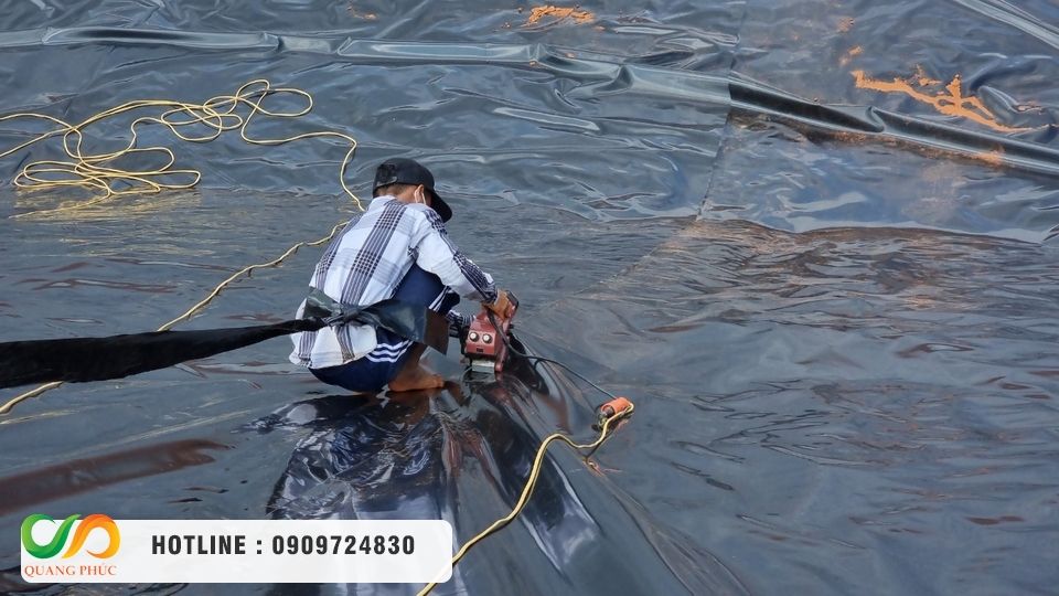 Chọn mua màng chống thấm HDPE, thi công bạt HDPE chọn Môi Trường Quang Phúc