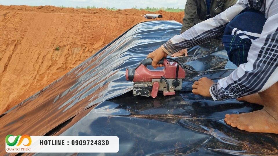 Chọn mua màng chống thấm HDPE, thi công bạt HDPE chọn Môi Trường Quang Phúc